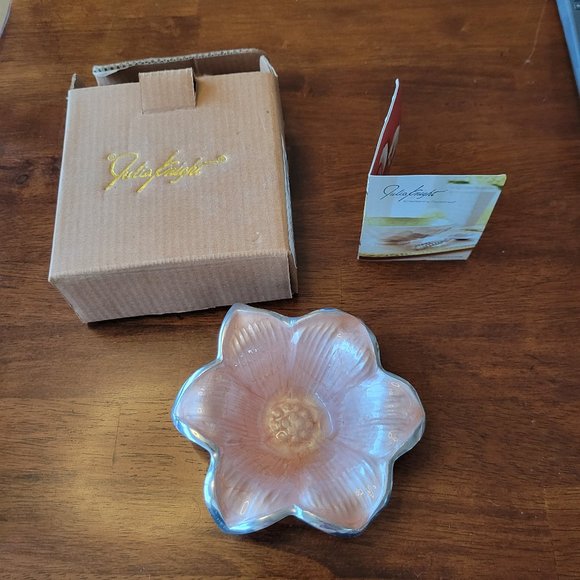 Julia Knight Flower Bowl, New In Box signed Lily 4" Bowl PInk Ice - Picture 4 of 5